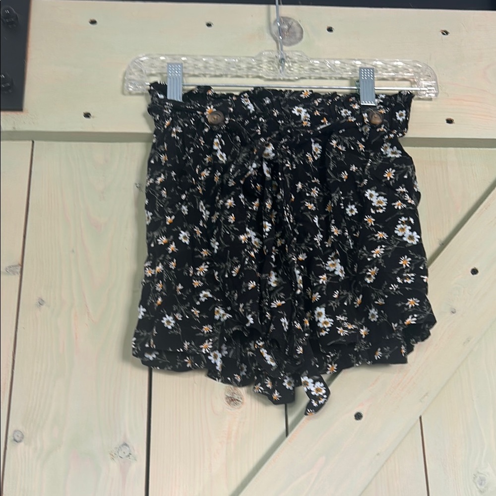 American Eagle Outfitters High Waist Black and White Floral Shorts